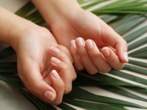 principais causas das unhas fracas